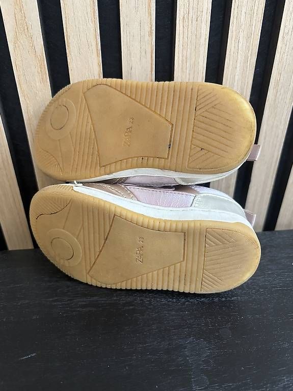 Chaussures filles: Sneaker Zara Gr.23 – D'occasion à Benken ZH par kbu_n2fl 2
