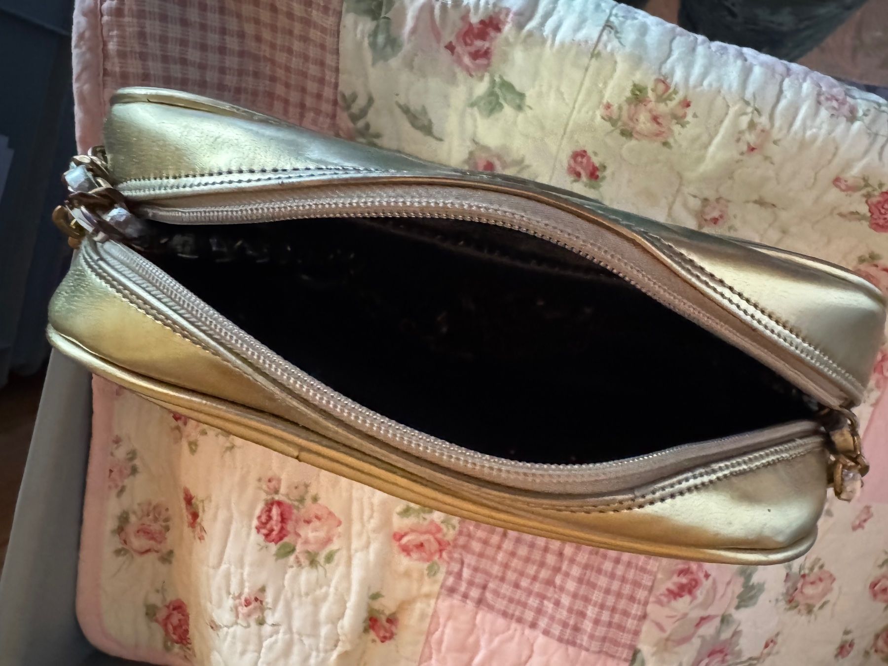Borse da donna: Sac CC doré cuir matelassé vintage – Usato da Ovronnaz venduto da Etagne68 8