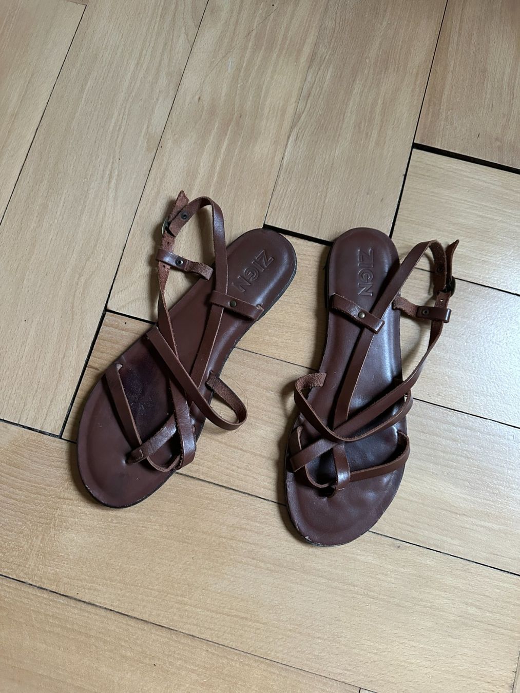 Scarpe da donna: ZIGN - Leder Sandale dunkelbraun 39 – Usato da Zürich venduto da Diazaio