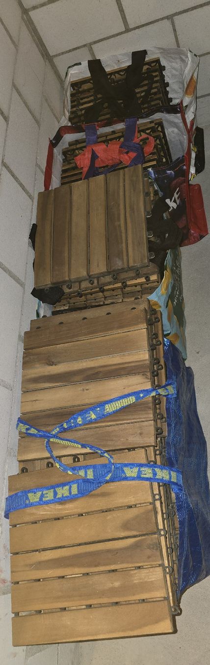 Revêtements de sol: ca. 70 Stk. Bodenplatten/Balkon-Terrassenplatten – D'occasion à Seuzach par K_N