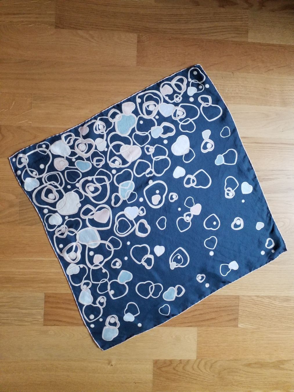 Chopard Foulards & écharpes: chopard silk scarf  – Neuf (Voir description) à Luzern par _Lobster_