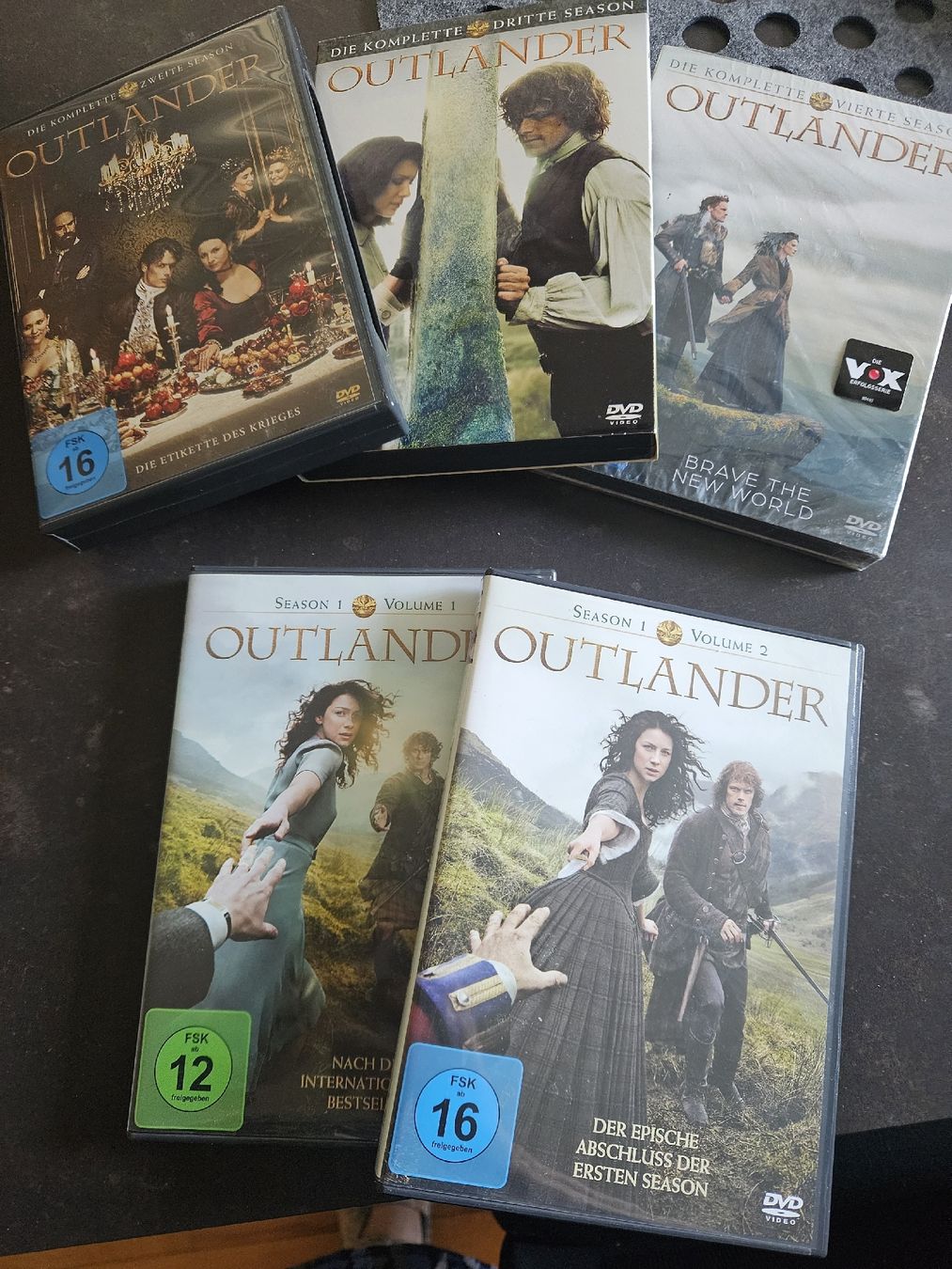 Tous les DVDs: DVD-Sammlung Outlander Staffeln 1-4 – Neuf (Voir description) à Brittnau par Pilze10