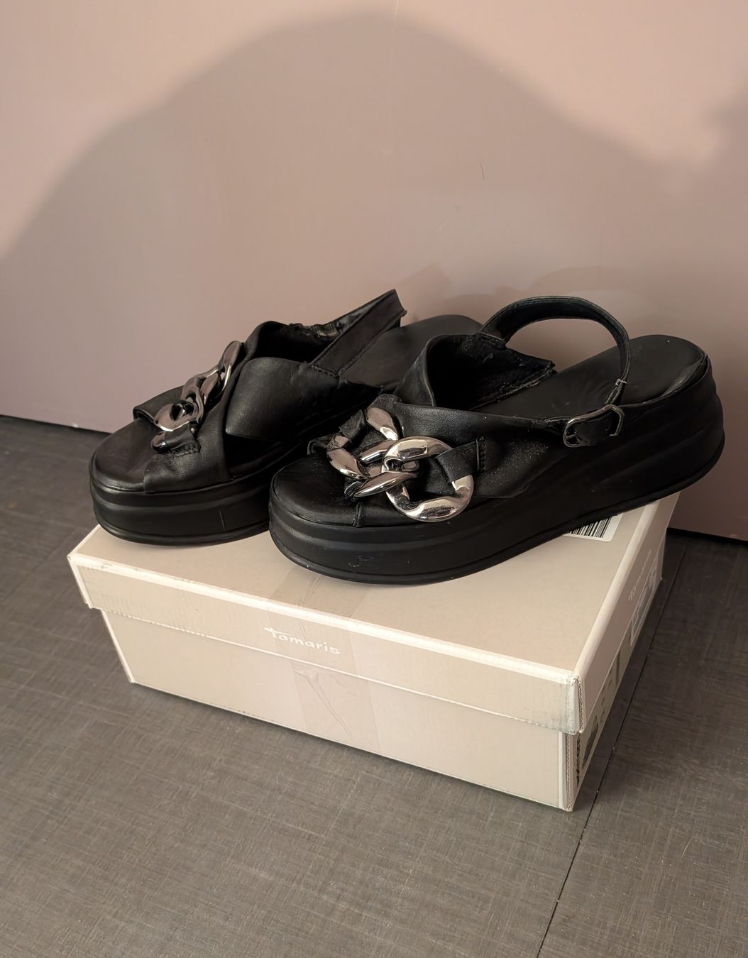 Tamaris Scarpe da donna: Tamaris Black Leather Chain Platform Sandals, Size 38 – Usato da Meyrin venduto da att_mgj5 4