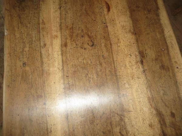 Tavoli: Antike Nussbaum Beizentisch – Usato da Berg SG venduto da Pizza58 3