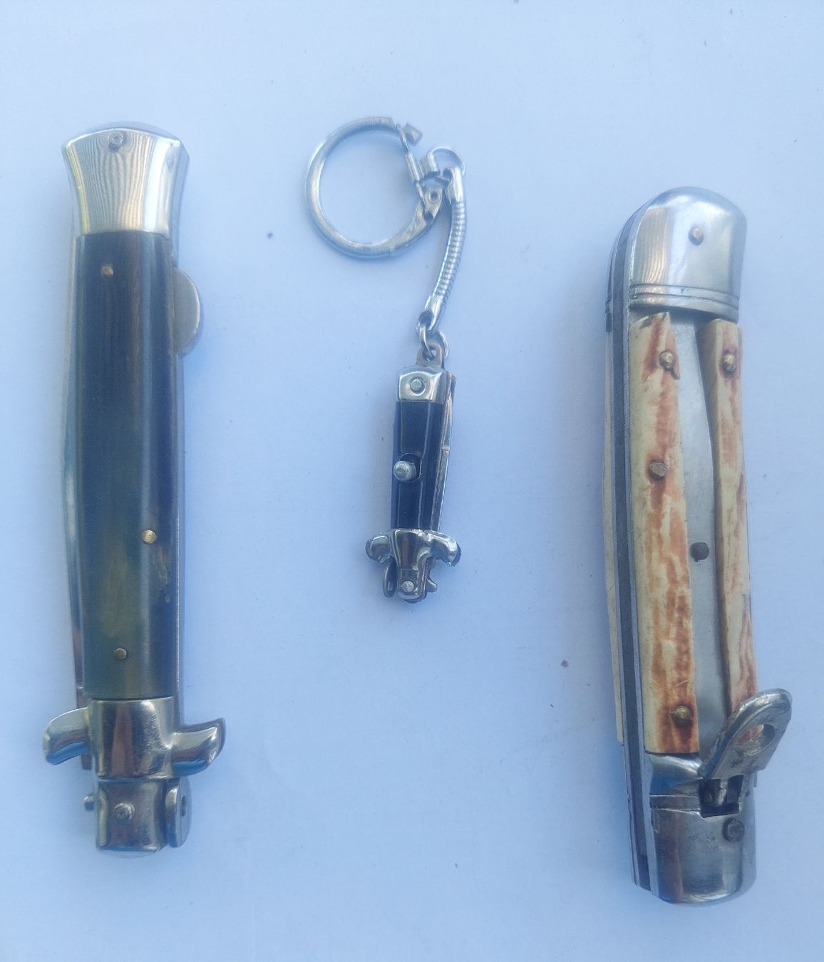 Accessori: 3 Klappmesser,  eines mit Horn – Usato da Zürich venduto da Cortin