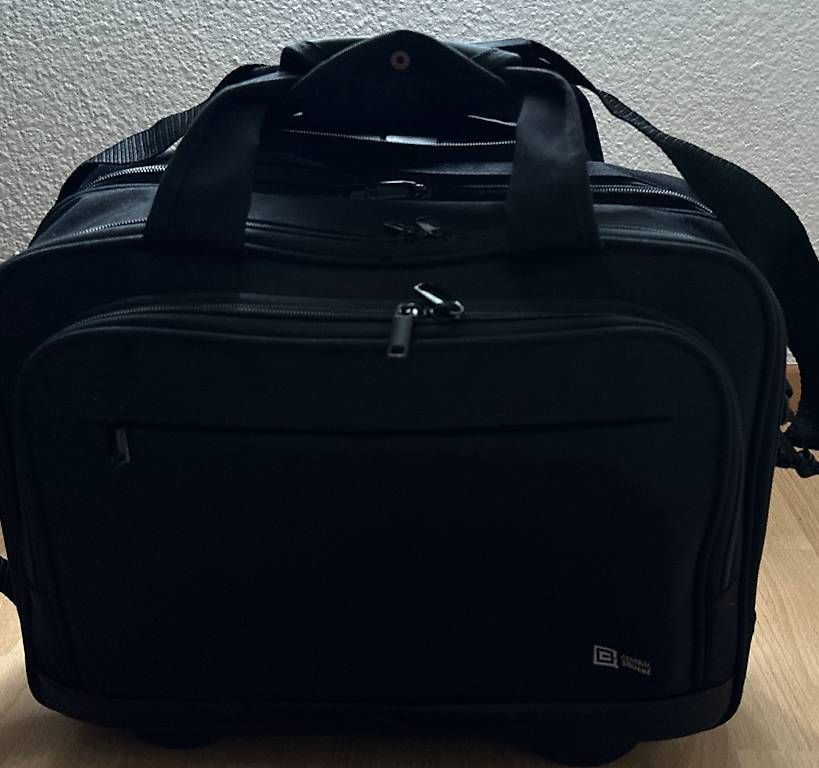 Reisekoffer: Aktenkoffer oder Brüokoffer  – Gebraucht aus Brunnen von lau_xp6r