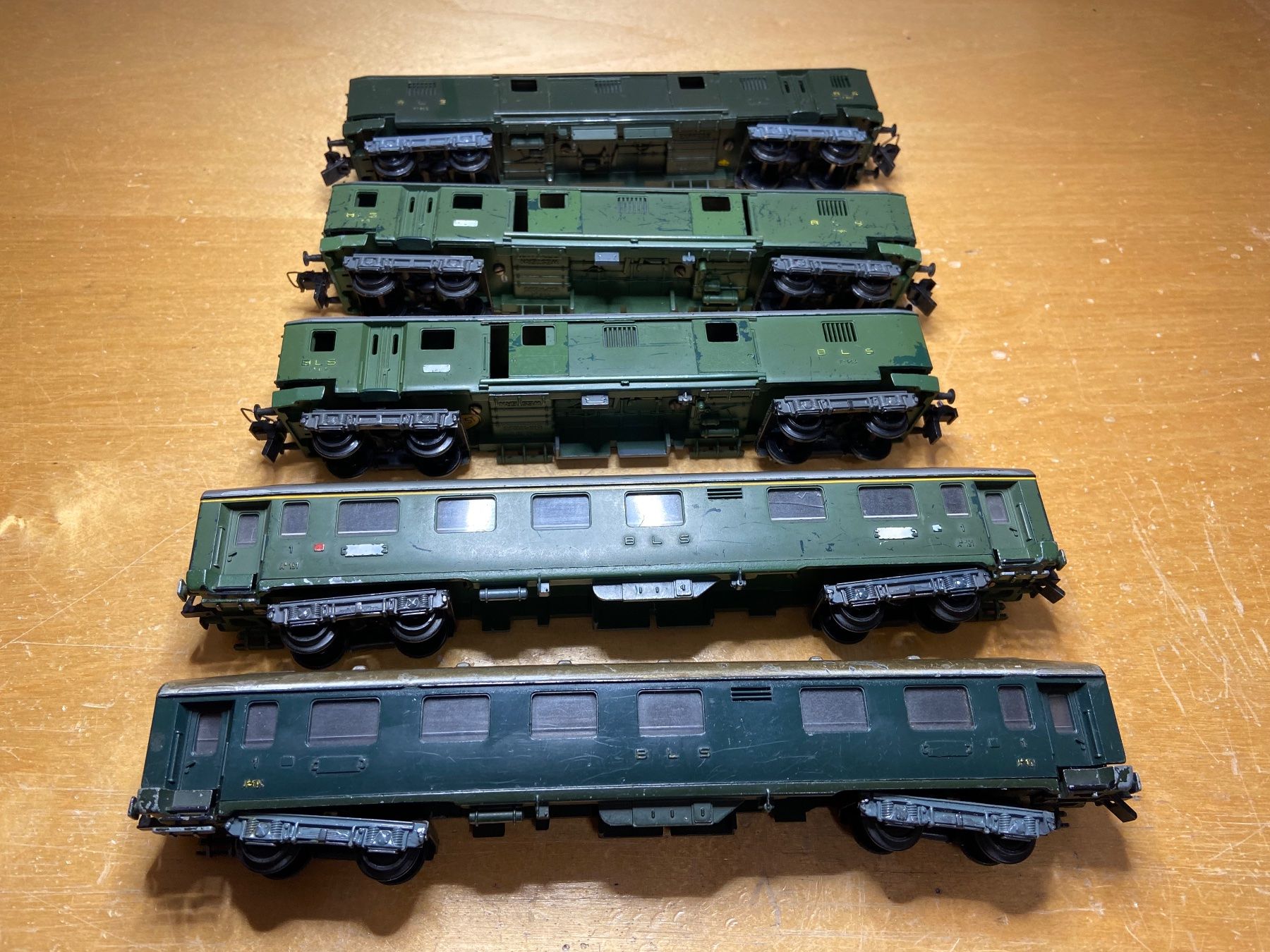 Trix Modelleisenbahnen: 5 Trix Express BLS Wagen – Gebraucht aus Basel von Relaphe 1
