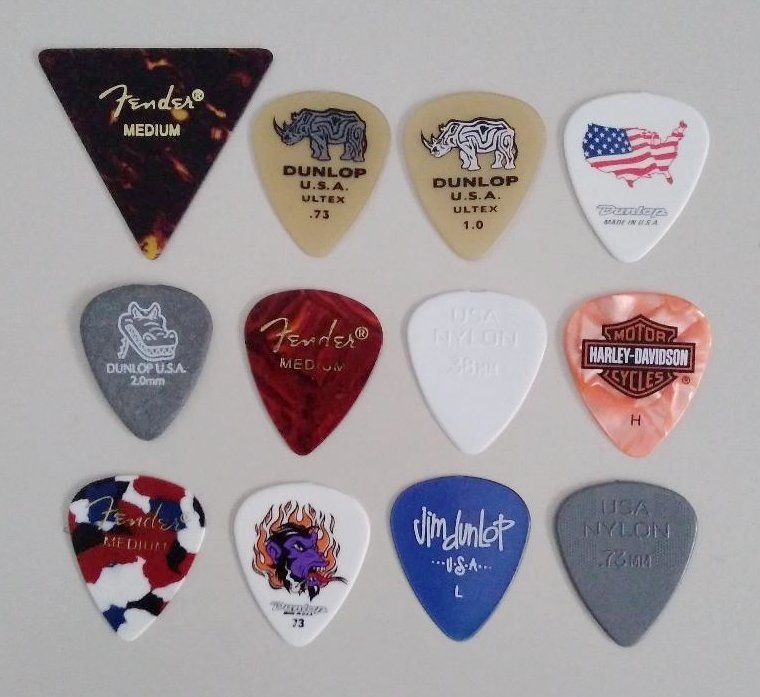 Strumenti musicali: 12 x Plektrum, Plektren, Picks – Nuovo (secondo la descrizione) da Basel venduto da Pickman