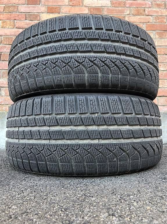 Pneus & Roues: 2 x 235/40/19 Pirelli Winterreifen  – D'occasion à Frasnacht par nobloff 2