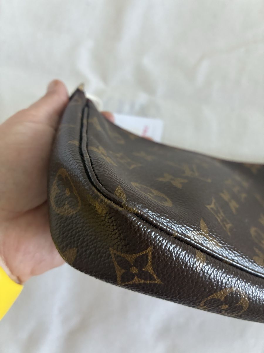 Louis Vuitton Borse da donna: Louis Vuitton Pochette Accessoires Cherry Monogram Murakami  – Usato da Basel venduto da ars_r7xd 4