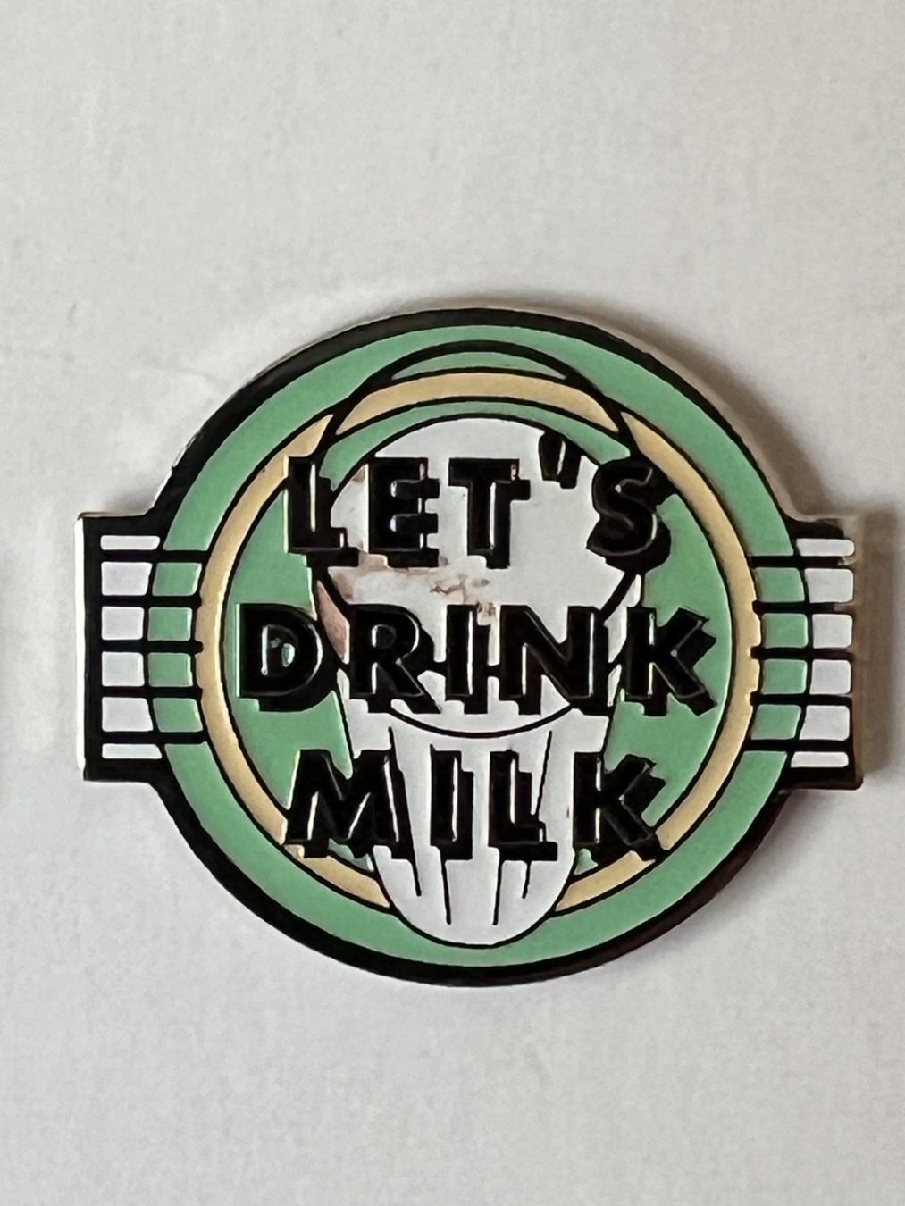 Placchette & Badge: 7 Pins - "Tag der Milch" 1993 & 1994 - Neu – Nuovo (secondo la descrizione) da Winterthur venduto da Green-Future 1