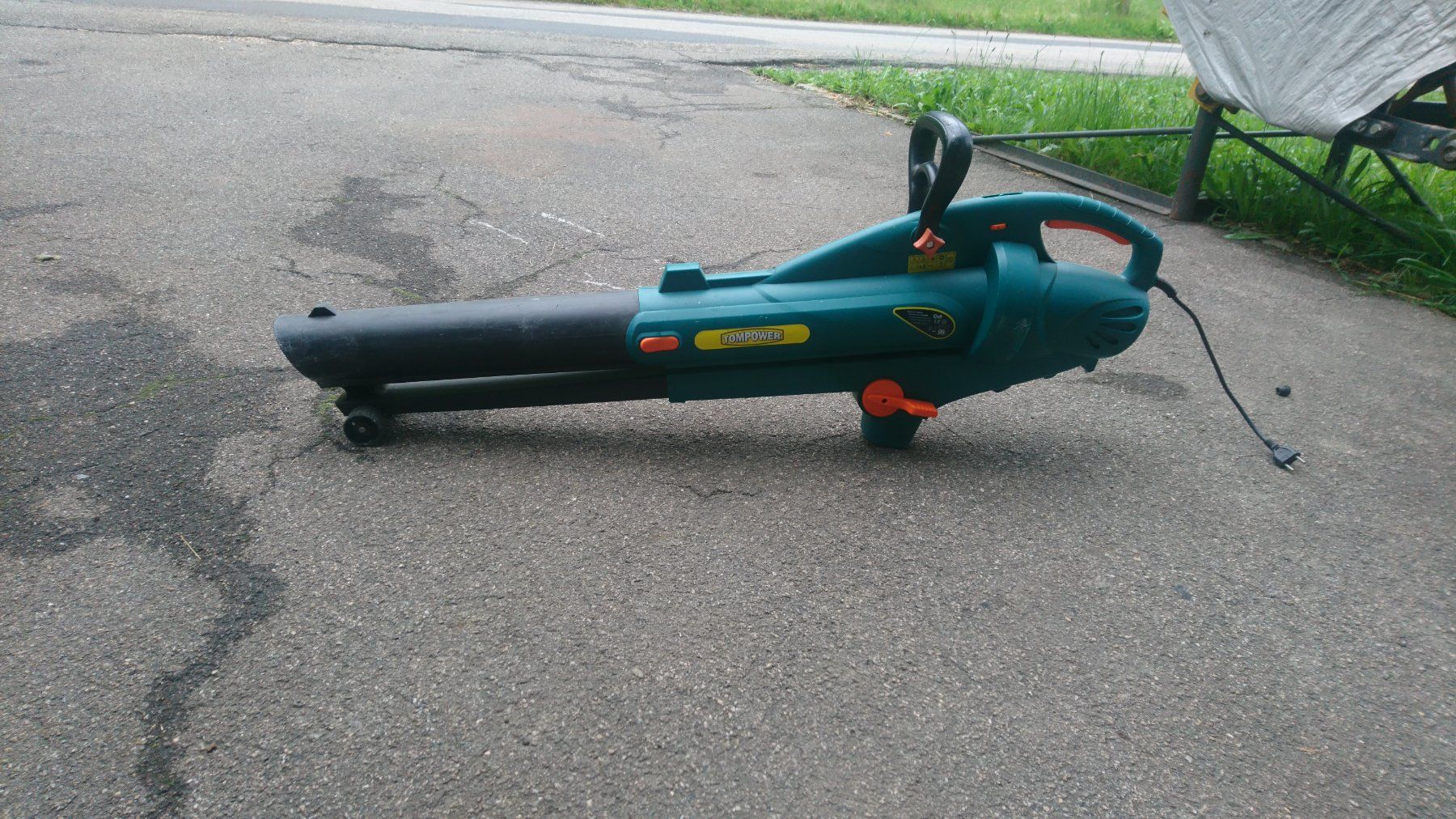 Soffiatori & Aspiratori per foglie: Laubbläser Laubsauger – Usato da Ranflüh venduto da agrarmech 1