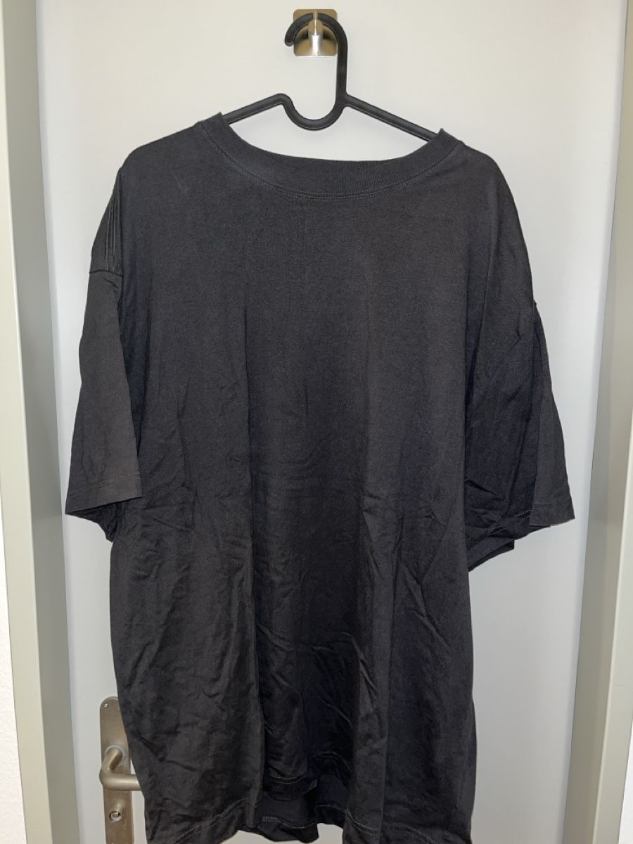 Weekday T-Shirts: Dunkel Graues Weekday Oversized T-Shirt, Grösse L – Gebraucht aus Zürich von PacoSells