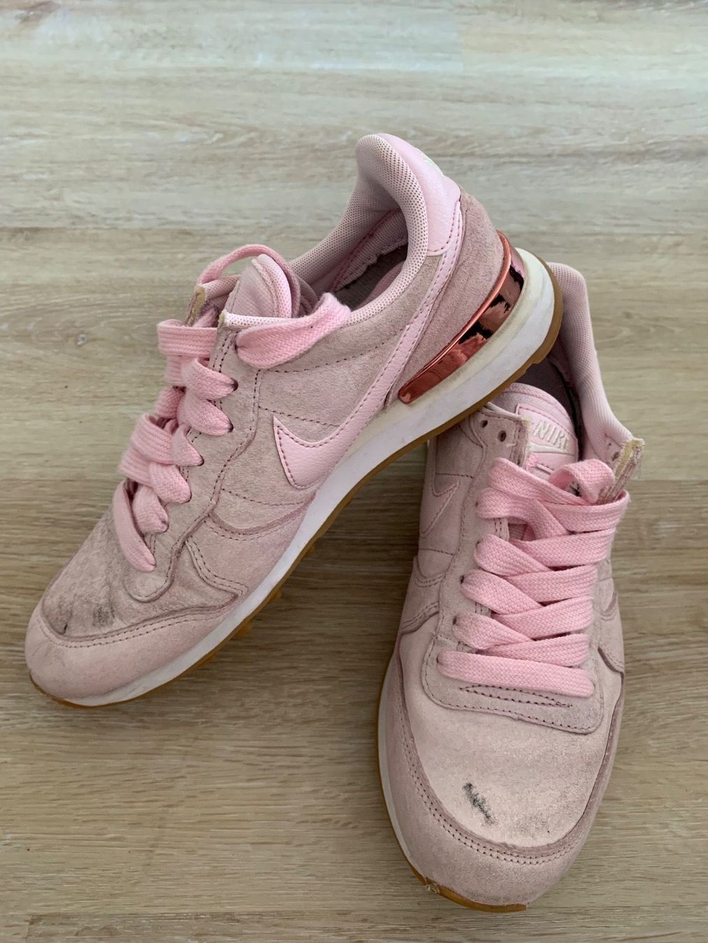 Nike Scarpe da donna: Nike Turnschuhe Gr. 36.5 – Usato da Rüfenacht BE venduto da sdent 1