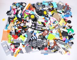 1.5 kg. Legoteile mit Minifiguren
