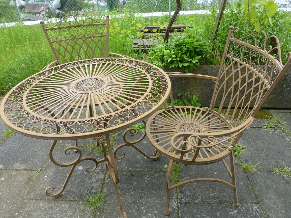 Gartentisch rund mit 2 Stühlen / Metall im Antiklook Kaufen auf Ricardo