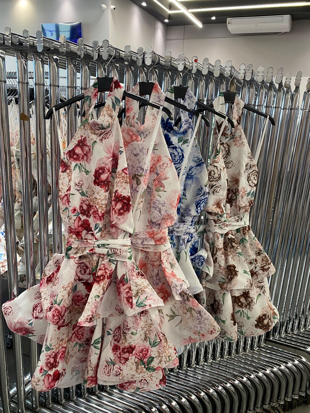 Robes: Kleid – Neuf avec emballage d'origine à Emmen par mas_gw7t