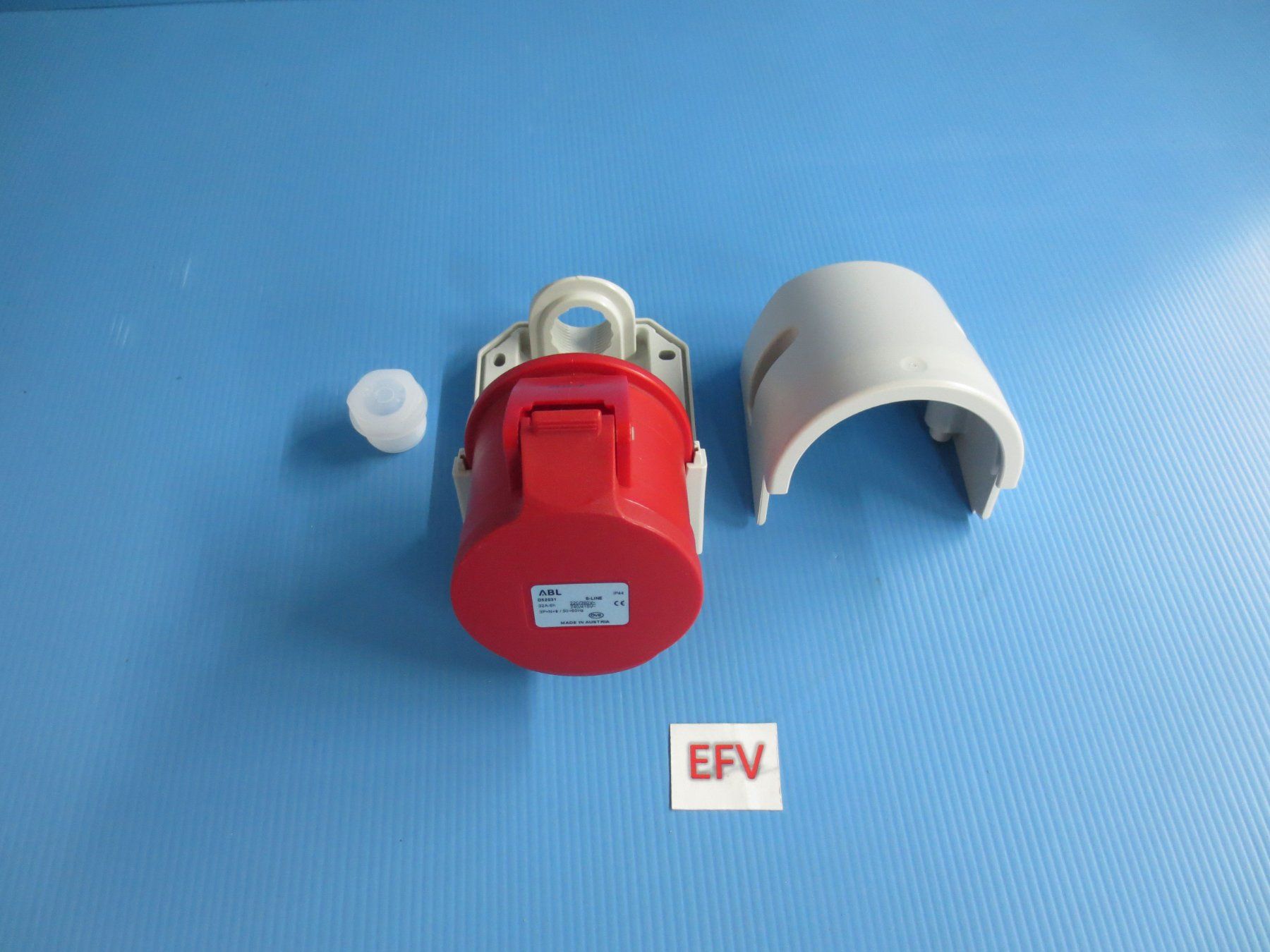 Spine: CEE Steckdose 32A 5 polig 3x400V IP44 – Nuovo (secondo la descrizione) da Sulz LU venduto da Elektrofachverkauf 5