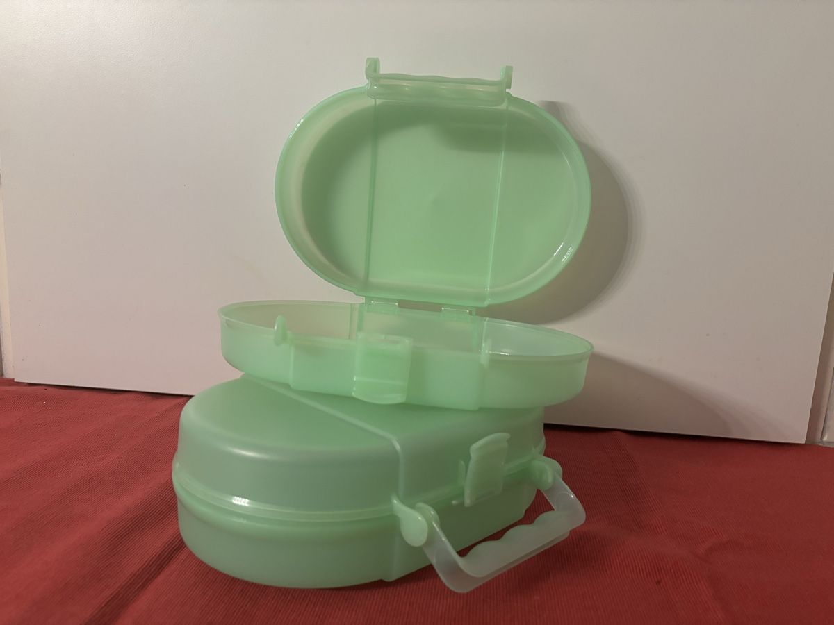 Tupperware Contenitori & Simili: 2 Tupperware Köfferchen, 30 cm Durchmesser, vintage – Nuovo (secondo la descrizione) da Urdorf venduto da leoale