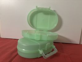 2 Tupperware Köfferchen, 30 cm Durchmesser, vintage