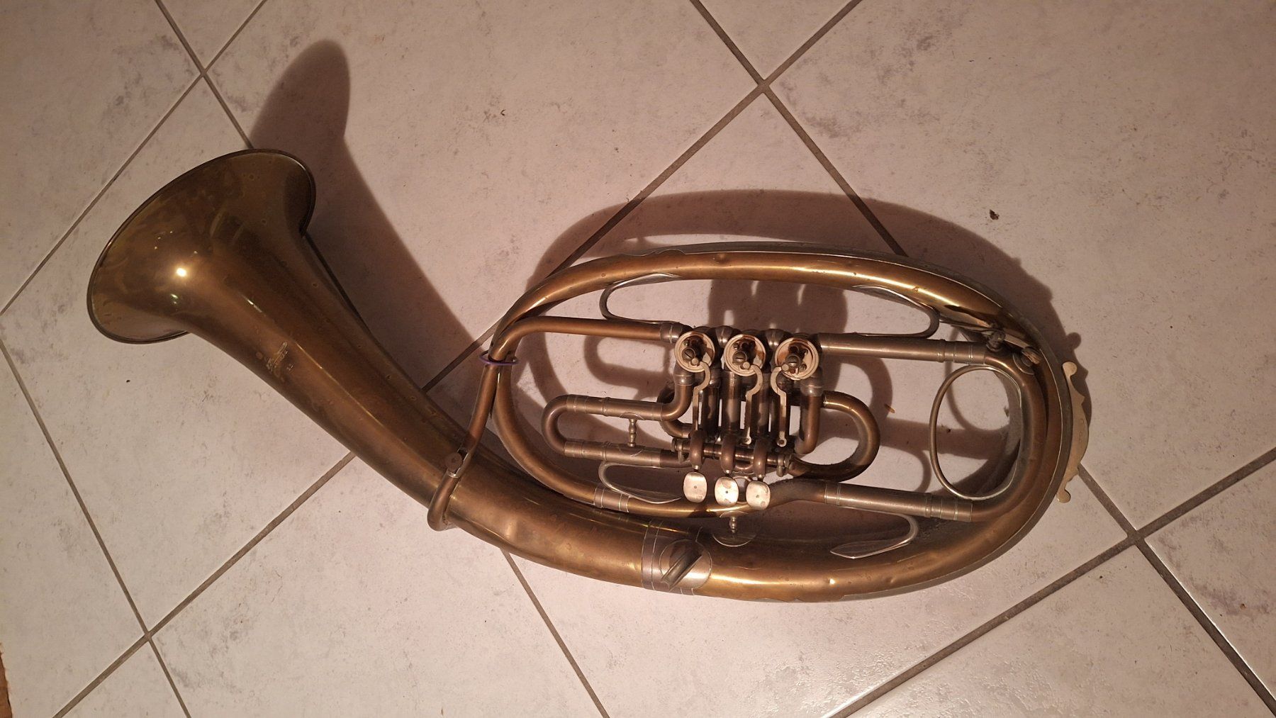 Strumenti musicali: antikes Tenorhorn, Messing, Hirsbrunner Aarau – Usato da Roggwil BE venduto da Tz5