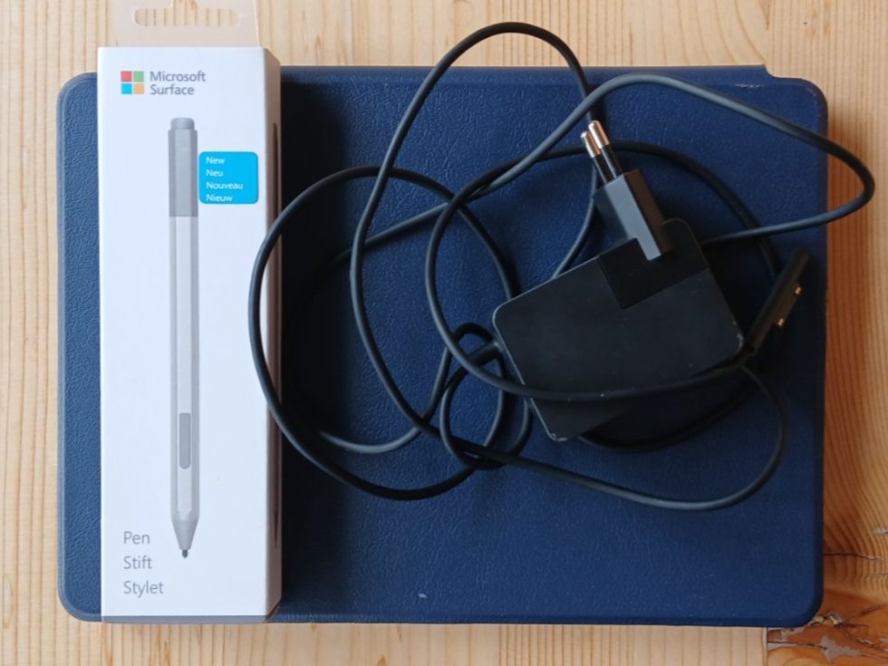 Microsoft Tablet PC: Surface Go Consumer Model 1824  UEFI: 1.0.38 – Usato da Zürich venduto da sebime0 2