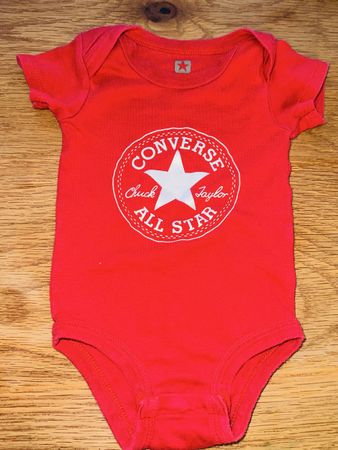 Converse Baby Body, Grösse 0-6 Monate, Top Zustand!