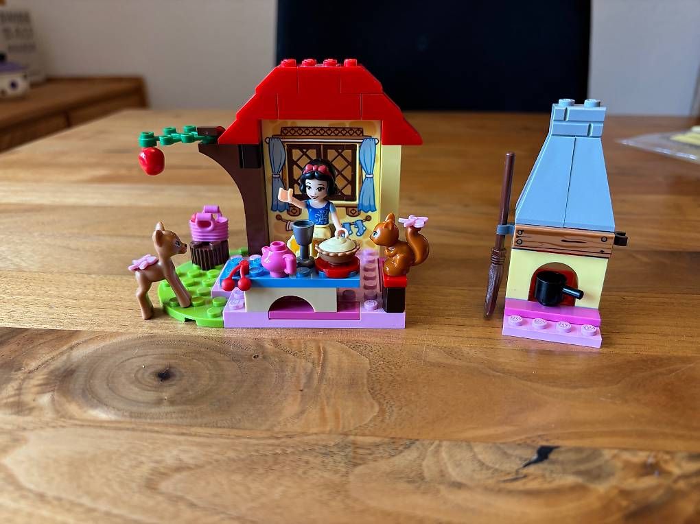 Lego Giocattoli: LEGO Schneewittchens Waldhütte / 10738 – Usato da Horw venduto da bar_5nkm