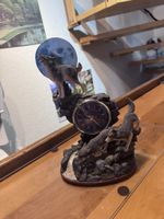Wolfskulpture min intergrierter uhr