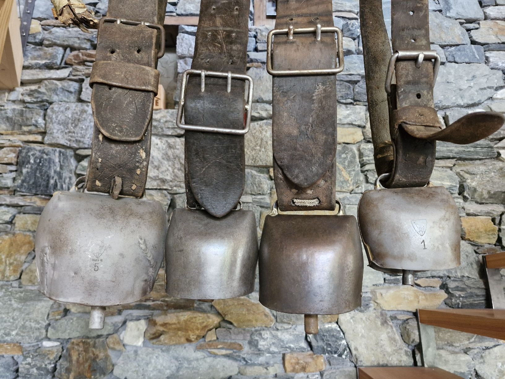 Campanacci mucche: Treicheln Glocken – Usato da Guarda venduto da rue_bpd7