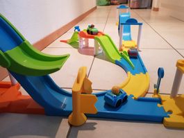 Circuit avec voitures - jeu enfant