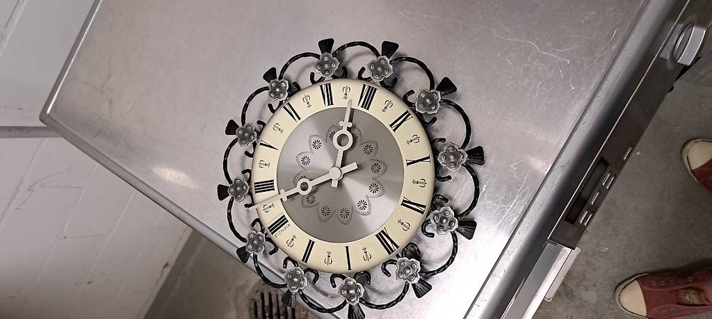 Orologi da terra & Orologi da parete: Wanduhr – Usato da Affoltern am Albis venduto da Magicballoon 1