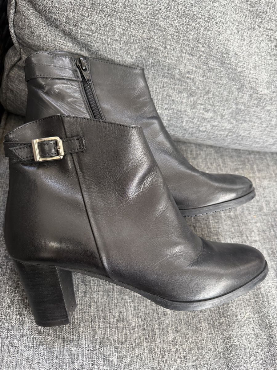 Chaussures femmes: Lederschuhe – D'occasion à Tennwil par Zaylaaa
