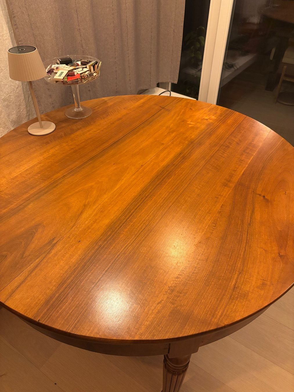 Tables: Runder Nussbaumtisch – D'occasion à Meilen par ram_wxy7 1