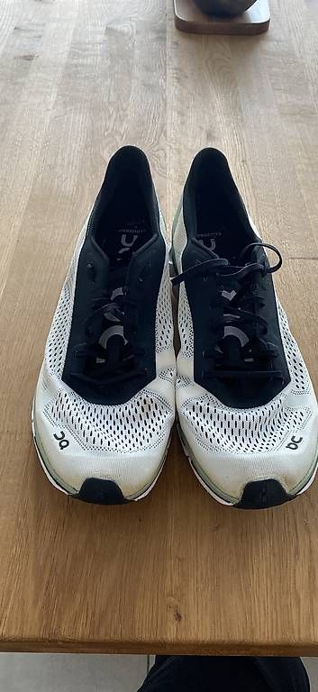 On Herrenschuhe: ON Running Cloudboom weiss/grün - Grösse 44.5 – Gebraucht aus Sursee von Twism 2