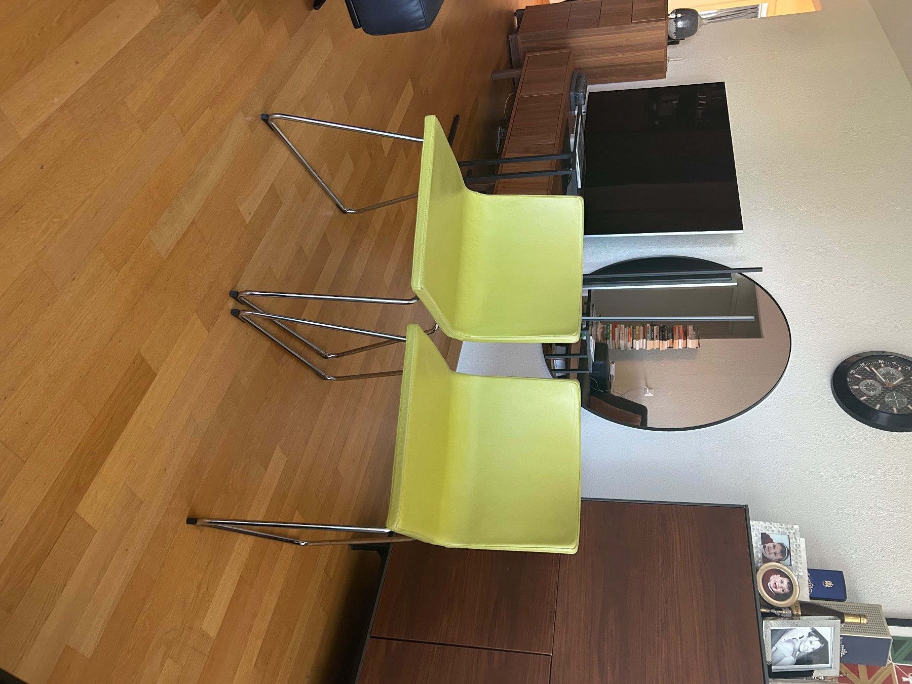 Ikea Sedie: 2er Set Moderne Freischwinger Stühle, hellgrün, Top! – Usato da Zug venduto da mariosarkissian