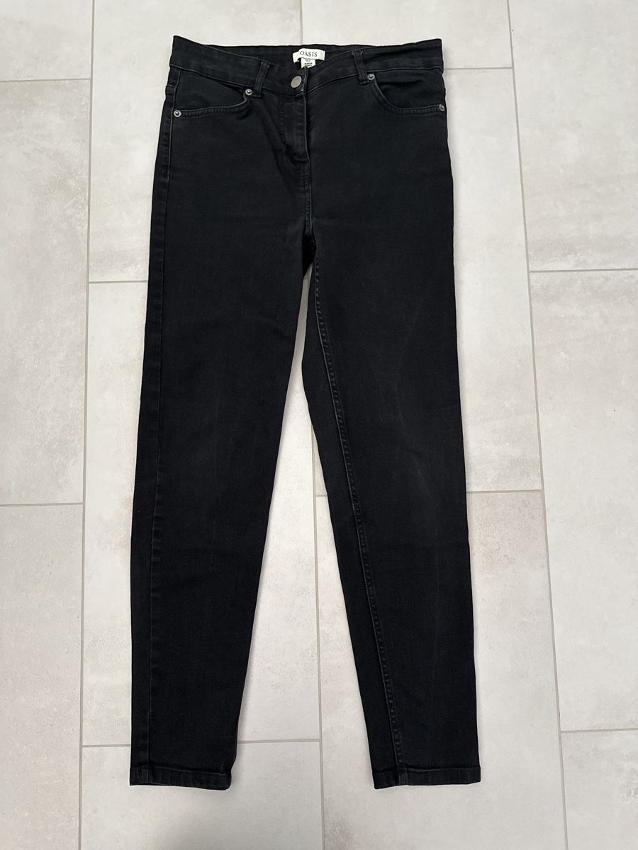 Jeans: Schwarze Damen Jeans Oasis Gr. 40 – Usato da Zug venduto da Hehe