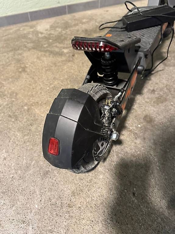Kickboard: KuKirin G2 Max E Scooter Neuwertig – Usato da Buchs AG venduto da dinca 3