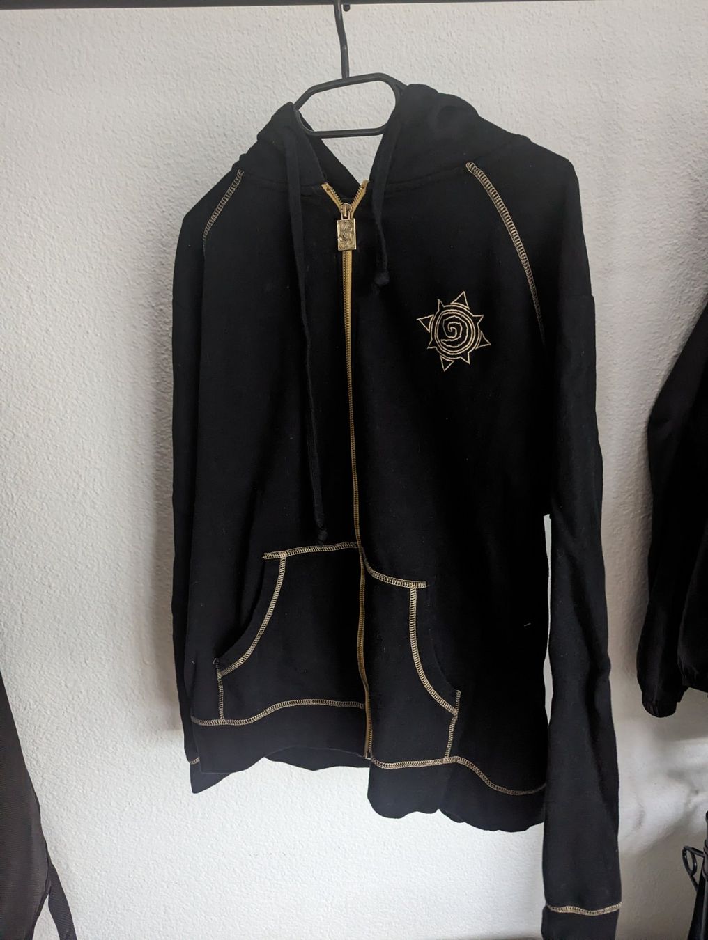Maglioni & Felpe: Hearthstone Pullover / L / Blizzard-Merch – Usato da Ittigen venduto da Deriento