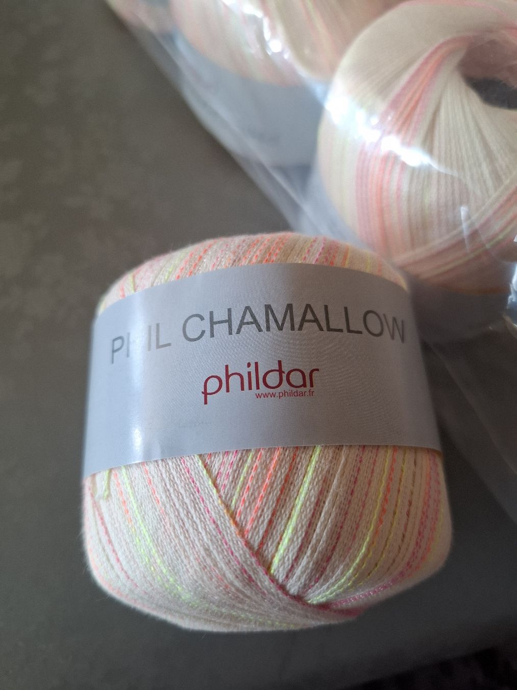Laine: 10 x Strickgarn Phildar Phil Chamallow Neon Sommer-Farben! – Neuf avec emballage d'origine à Buchrain par Sracer0 2