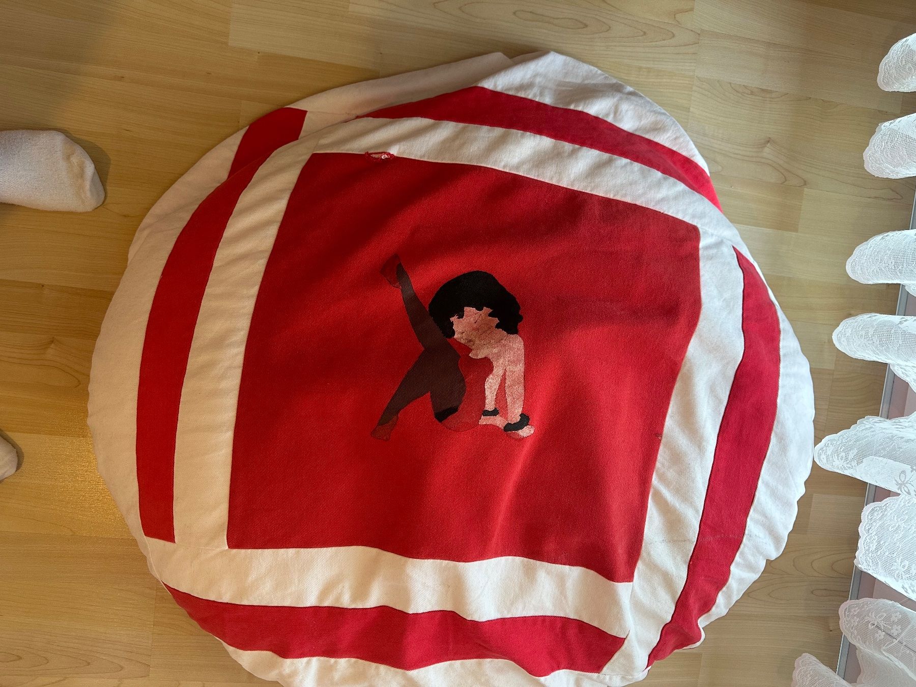 Kissen: Rot/Weisser Sitzsack selbst gemacht – Gebraucht aus Triengen von nes_l8cj