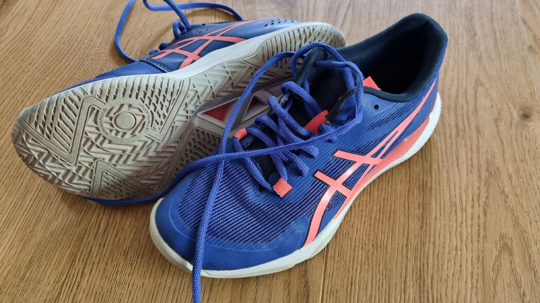 Asics Herrenschuhe: Hallenturnschuhe von Asics, Gr. 39 – Gebraucht aus Oberglatt ZH von Mueller4000