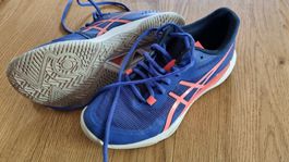 Hallenturnschuhe von Asics, Gr. 39