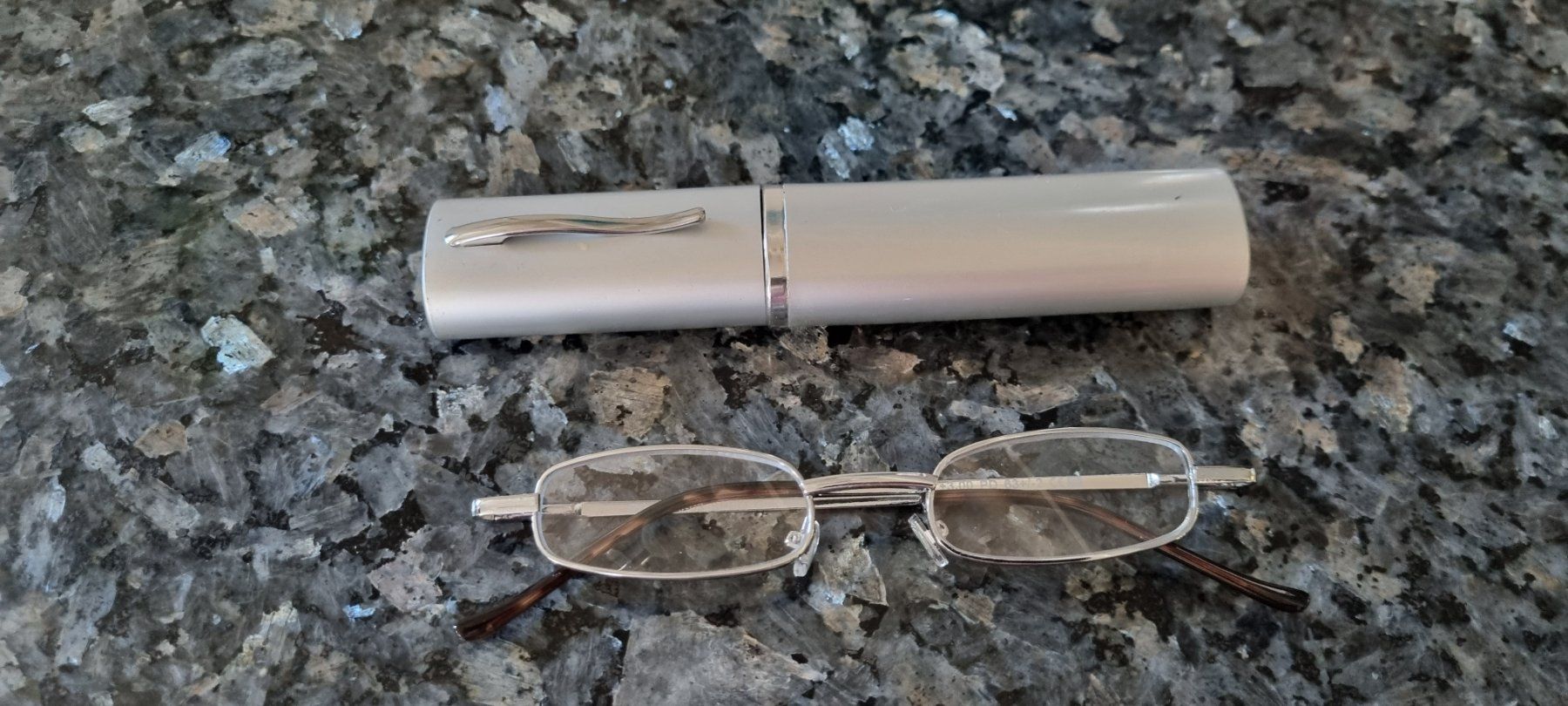 Occhiali & Lenti: Lesebrille 3.0 mit Etui silberfarben neu – Nuovo (secondo la descrizione) da egliswil venduto da Maggy6