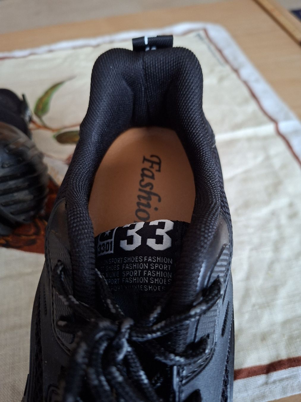 Herrenschuhe: Schwarze Herren Sneaker - Top Zustand, Grösse 40 – Neu (gemäss Beschreibung) aus Marbach LU von antanarivo 4