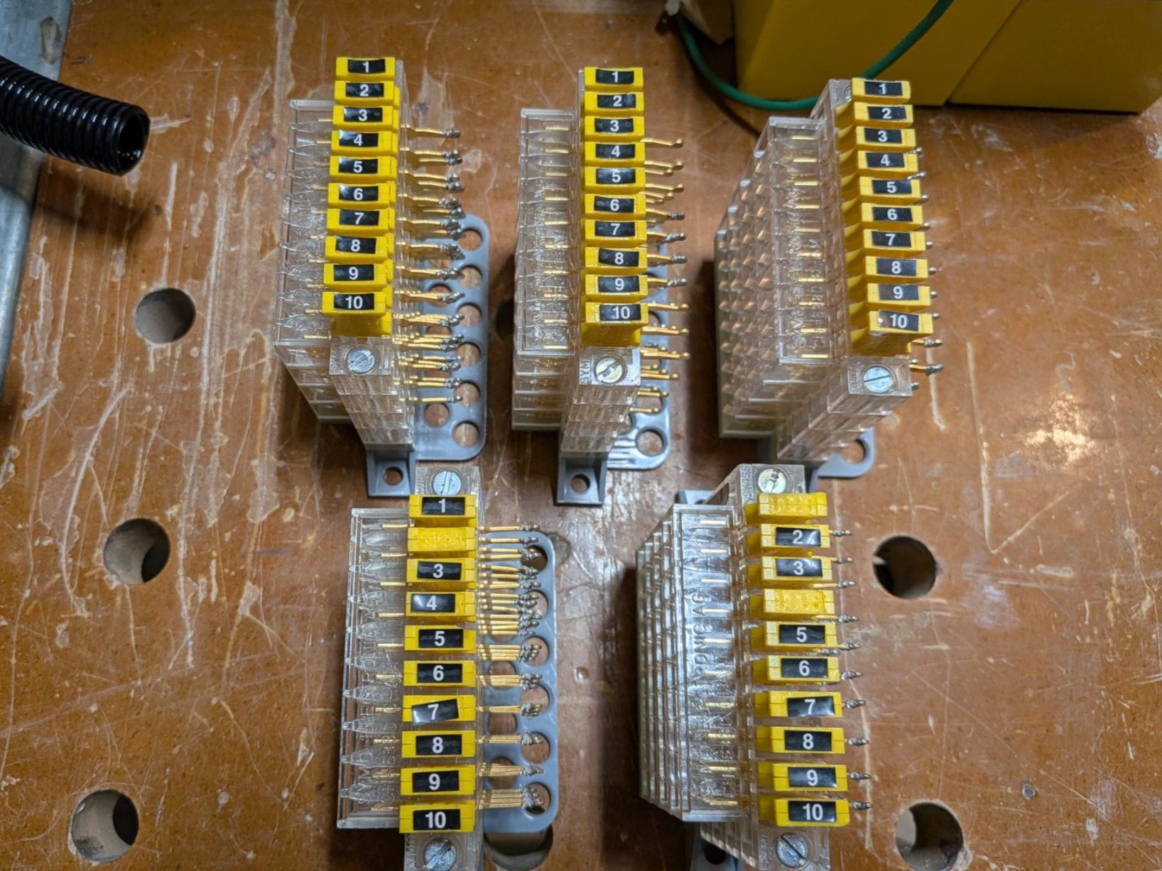 Componenti elettronici: Lot de 5 borniers Symo Electronic AG - Cham – Usato da Cernier venduto da Poussetofiol