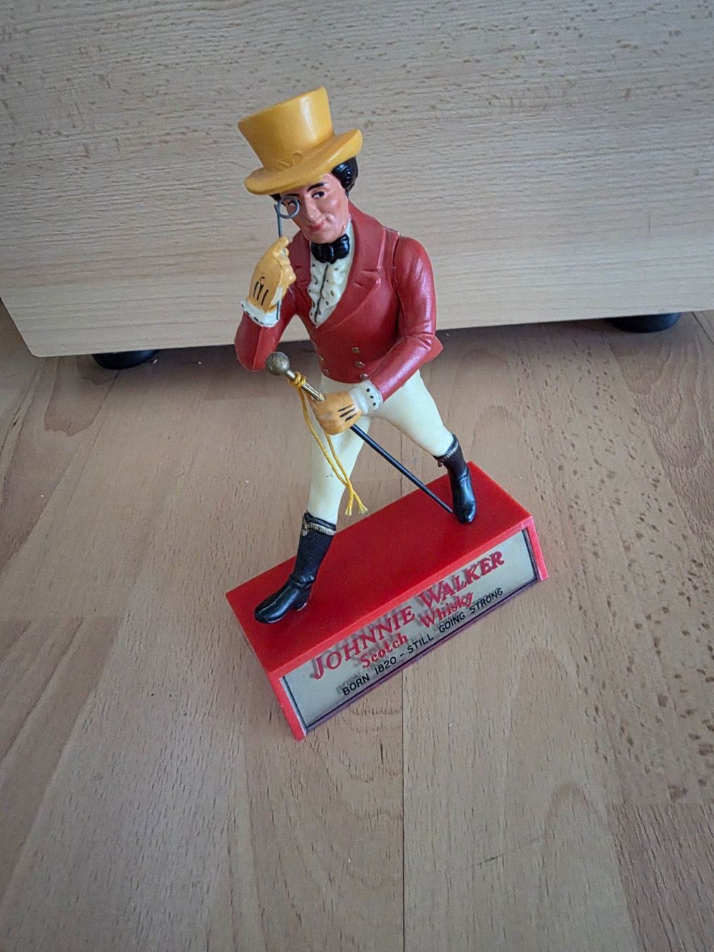 Statuette: Johnnie Walker - Scotch Whisky - Figur – Usato da Seuzach venduto da Tadpeyn 4
