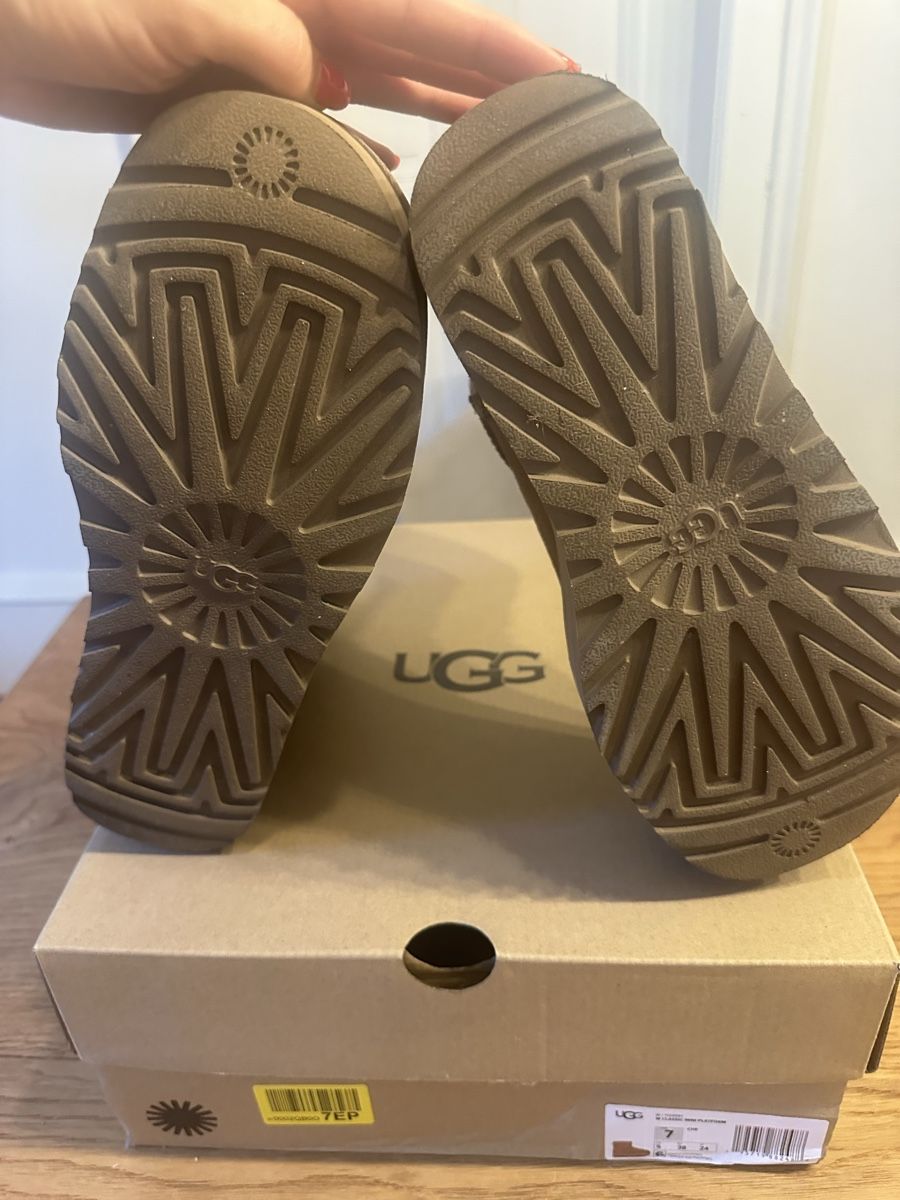 Ugg Scarpe da donna: UGG Classic mini Platform Gr.38 – Usato da Bern venduto da Laura_Bern 2