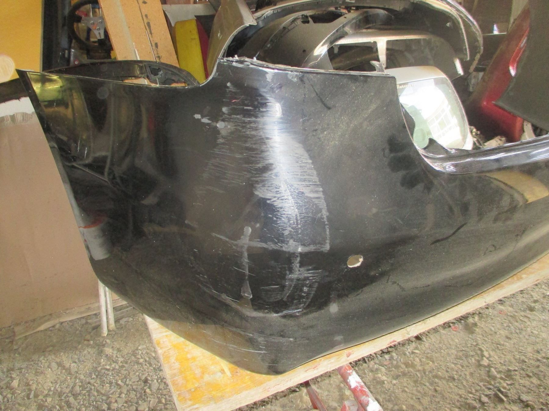 Mitsubishi Tutti pezzi di ricambio auto: Mitsubishi Grandis Stossstange – Usato da Schafisheim venduto da Sprint33 1