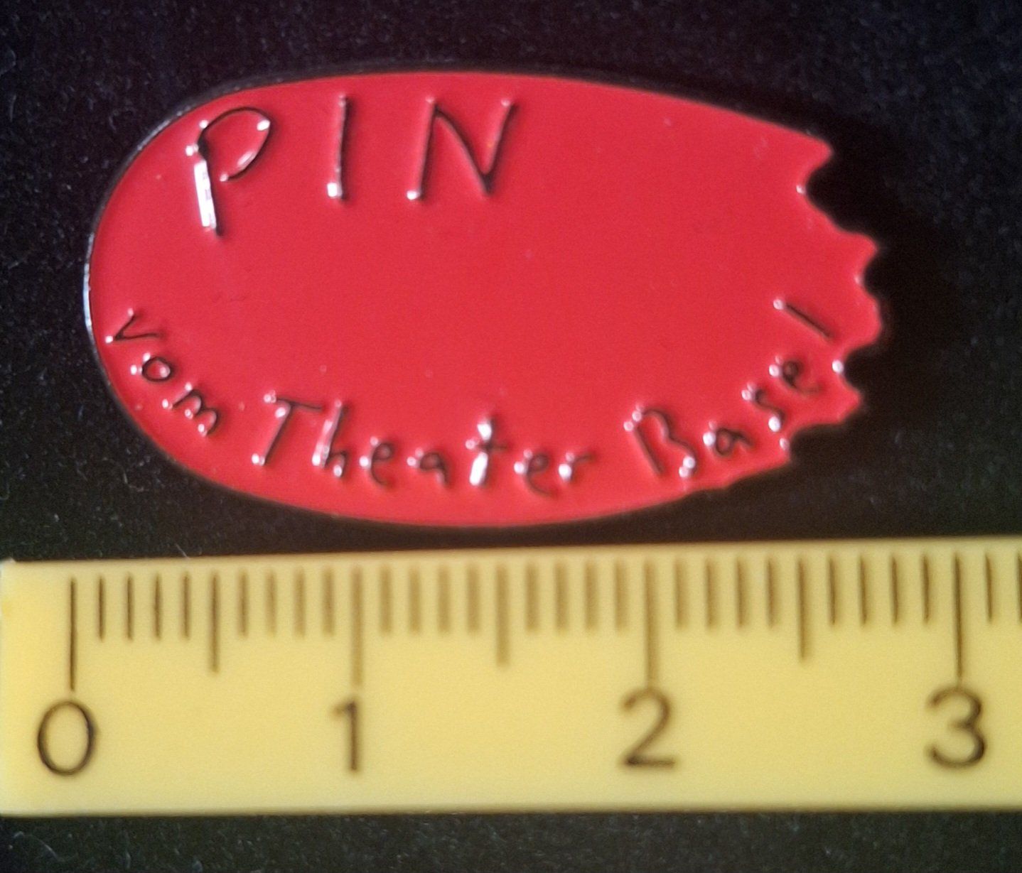 Plaketten & Abzeichen: PIN vom Theater Basel – Gebraucht aus Zug von Sdoerfli
